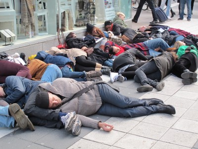 Mass fainting outside H&M's HQ in Stockholm