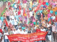 Bangladeshi workers producing for Aldi in sit-in protest for owed wages